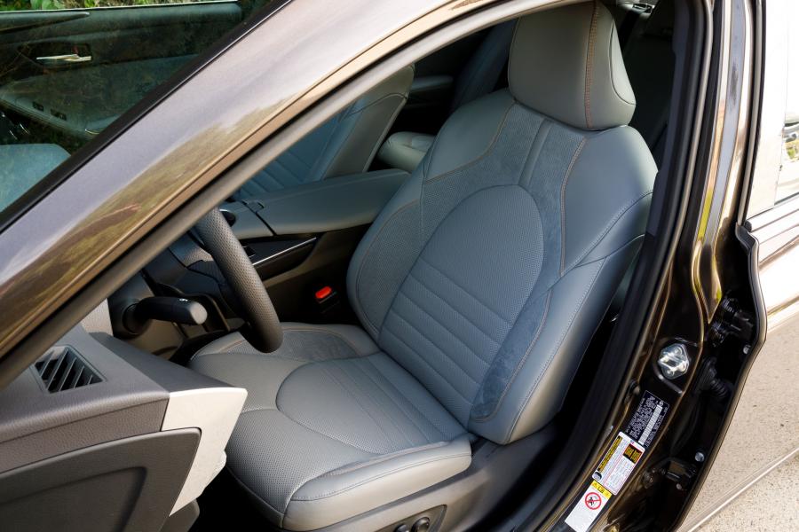 Интерьер Toyota Avalon Hybrid XLE 2018 года  (фото 7 из 13)
